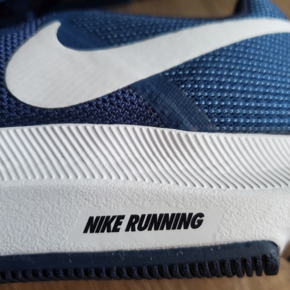 Women's Nike Shoes - Picture 4 of 9